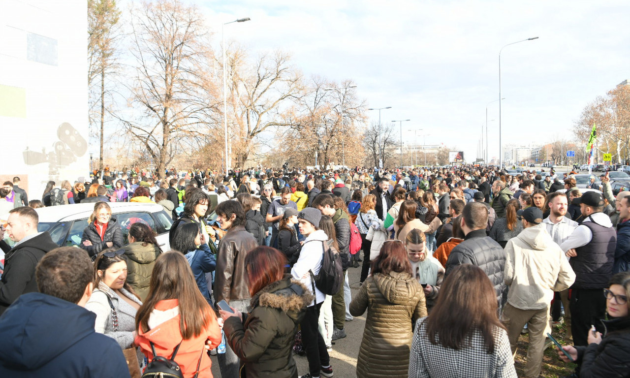 STUDENTI U BLOKADI STIGLI U NOVI SAD: Na Varaždinskom mostu sačekale ih kolege iz Novog Sada!