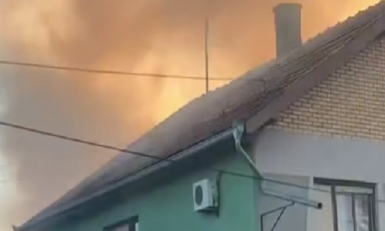 VATRENA STIHIJA GUTALA KUĆU, NA VLASNICU PAO DEO KROVA Stravičan požar u Prokuplju