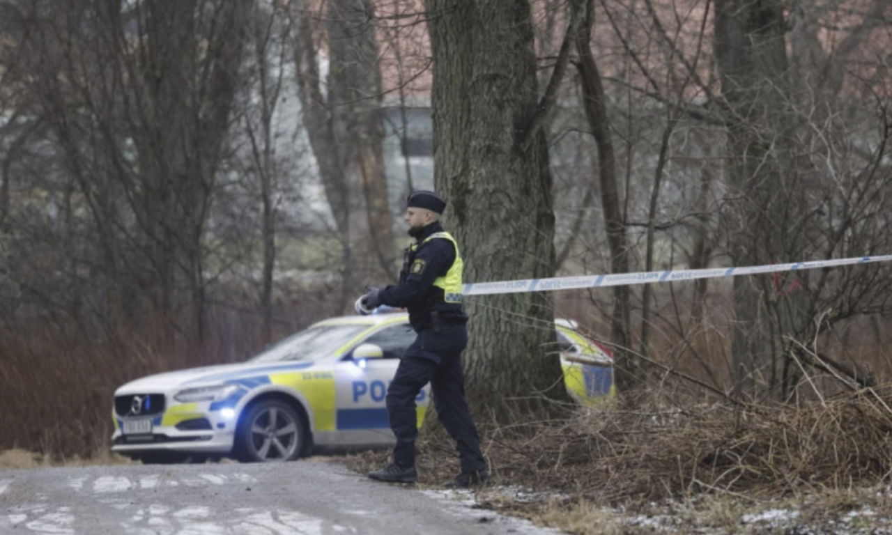 DECA LEŽE NA PODU, SITUACIJA I DALJE KRITIČNA! Ovo su prve fotografije posle pucnjave u Švedskoj (VIDEO+FOTO)