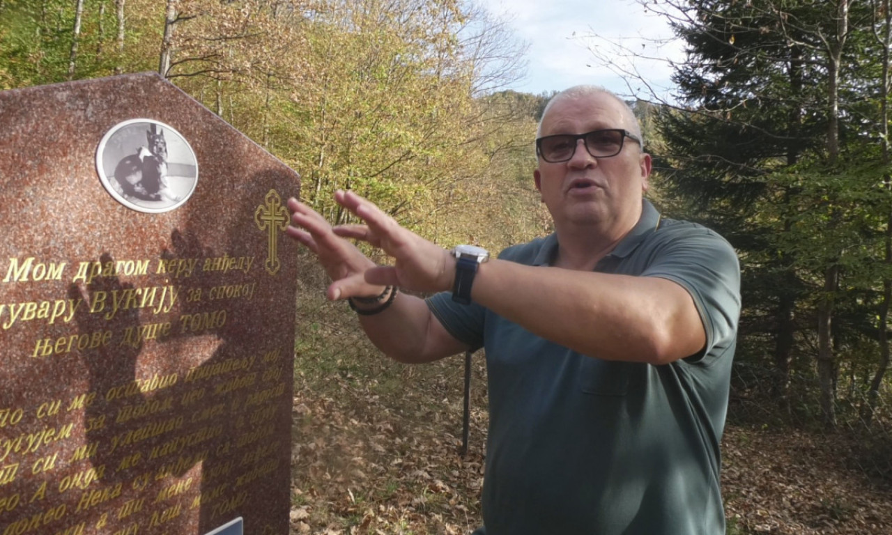 ZAŠTO ME OSTAVI PRIJATELJU Tomo iz Ivanjice sebi i Vukiju podigao spomenik - nesvakidašnja priča o prijateljstvu (FOTO)