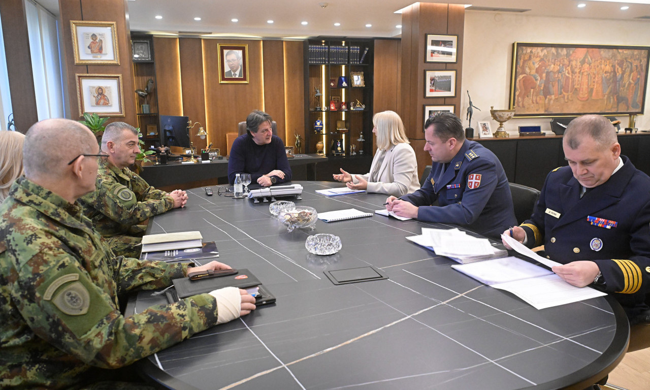 DOBRE VESTI ZA VOJSKU SRBIJE Ministar Gašić se sastao sa direktorkom Republičke direkcije za robne rezerve (FOTO)