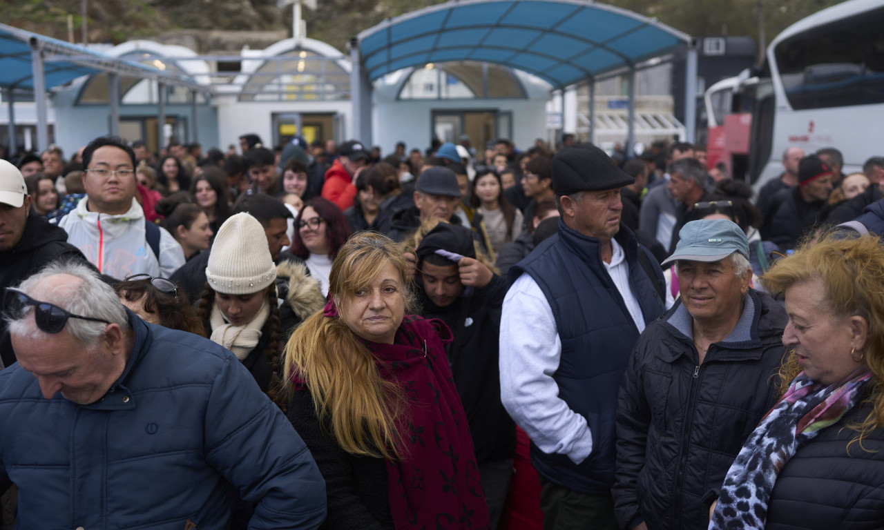 JAK ZEMLJOTRES POGODIO SANTORINI! Sve je gore i gore, ostrvo ne prestaje da se trese - od jutros još jači potresi