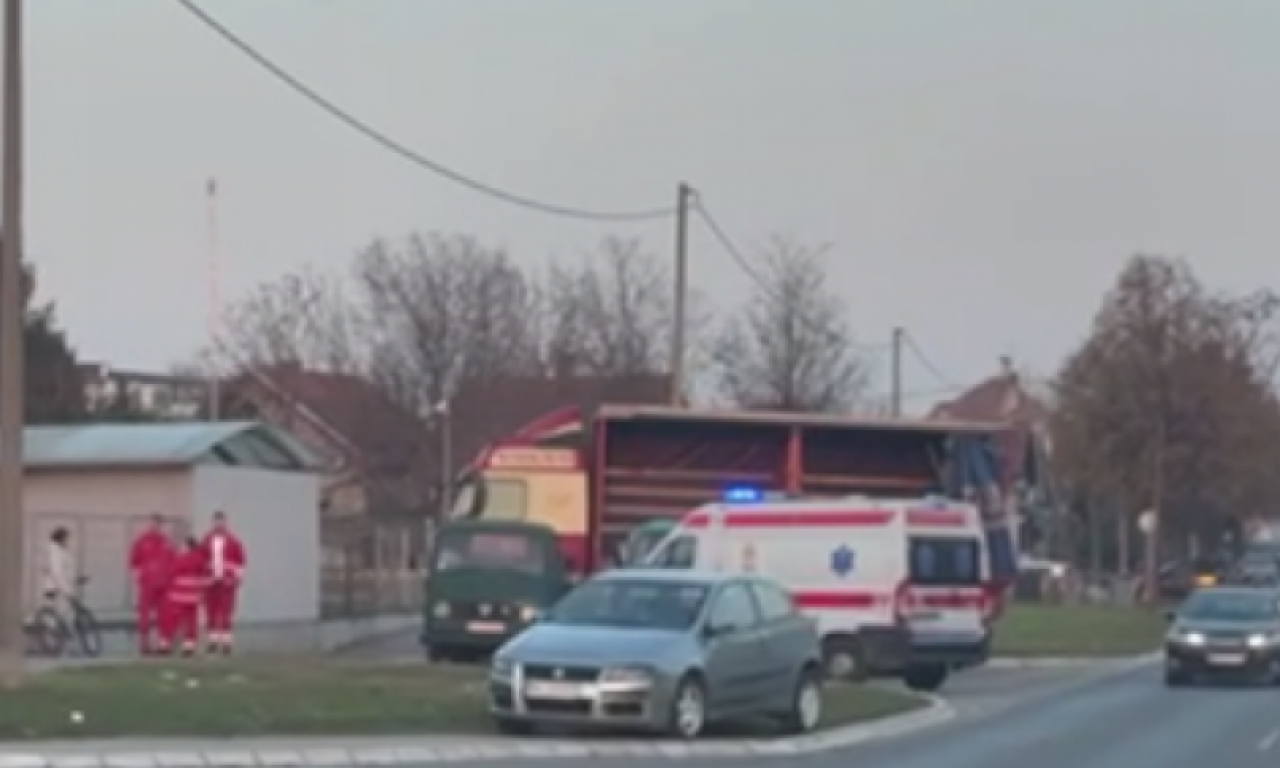 INTERVENCIJA HITNE POMOĆI NASRED ULICE U ZEMUNU: Evo šta se dešava (VIDEO)