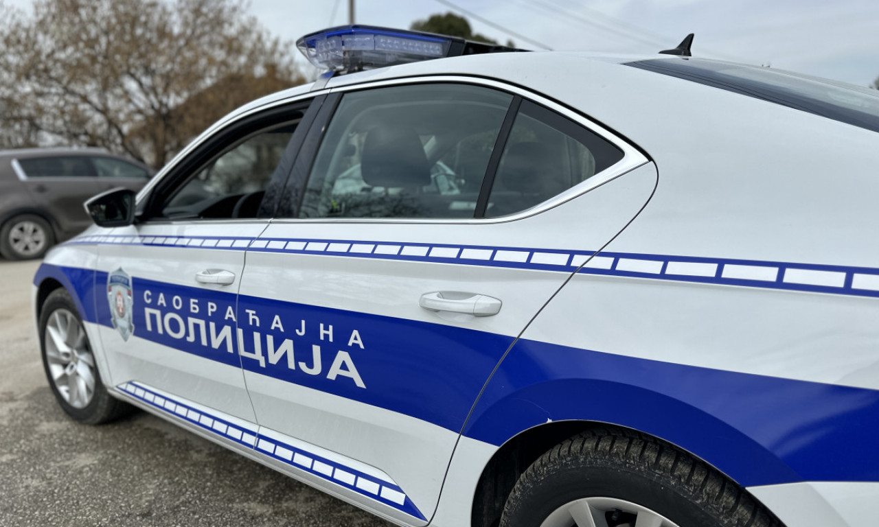 JEZIV SUDAR AUTOBUSA I AUTOMOBILA Policija na terenu - stvaraju se kolone