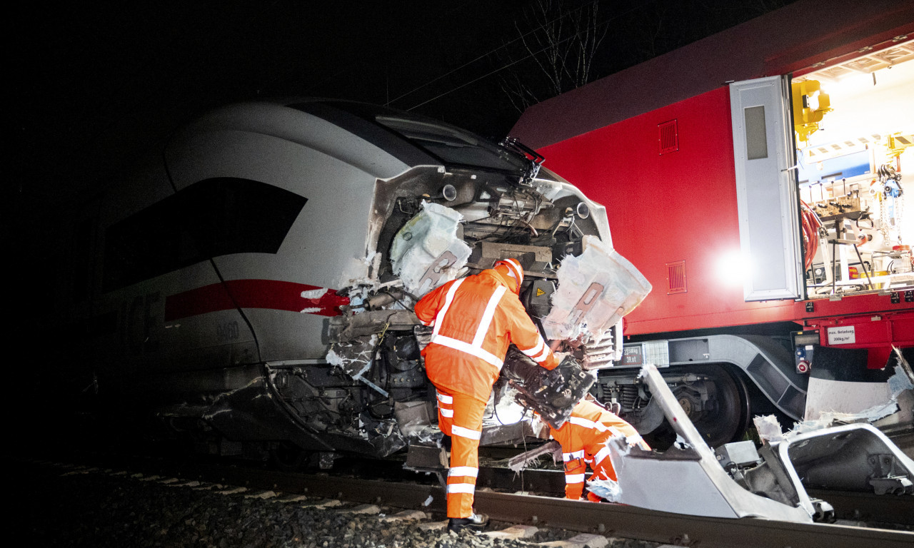 BRZI VOZ NALETEO NA KAMION! Ima pogunulih u nezapamćenoj nesreći, prizori tragedije lede krv u žilama (FOTO)