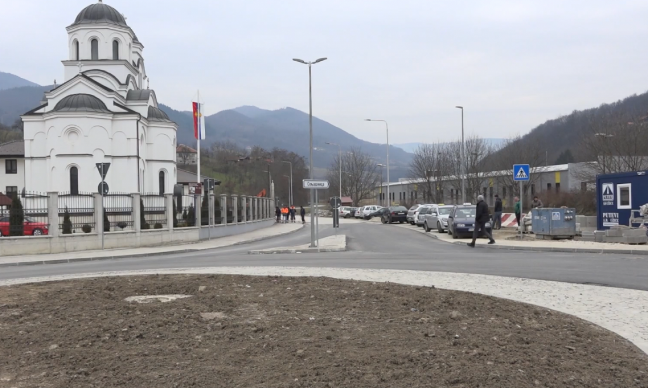 AKO PUTUJETE ZA CRNU GORU, OBRATITE PAŽNJU Pušten u rad novi kružni tok - prvi u ovom gradu (FOTO+VIDEO)