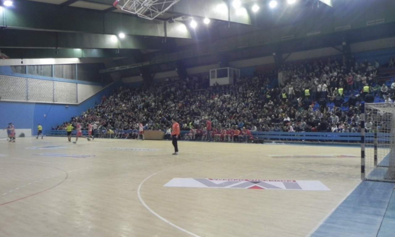 NA ZAHTEV VUČEVIĆA OBEZBEĐEN SMEŠTAJ ZA STUDENTE Evo gde će večeras spavati oni koji su krenuli za Kragujevac