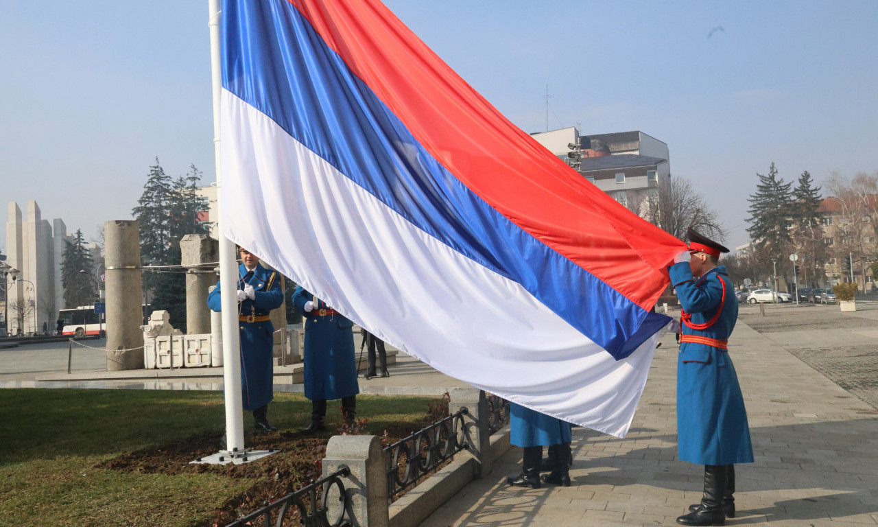 POGLEDAJTE KAKO BANJALUKA DOČEKUJE VUČIĆA Ovo su slike ponosa, vijore se trobojke (FOTO)