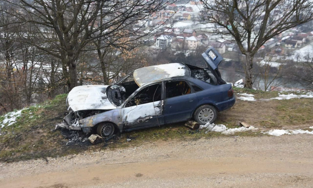 DVOJICA MUŠKARACA ZAPALILA AUTOMOBIL U DVORIŠTU VLASNIKA! Policija uhapsila jednog, a potraga za drugim i dalje traje