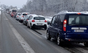 SMRSKANO VOZILO Strašne slike saobraćajne nesreće kod Kraljeva (FOTO)