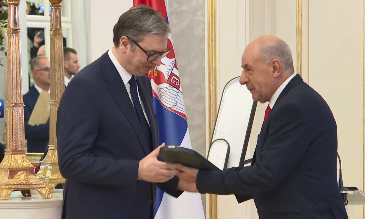 VUČIĆU URUČEN VELIKI KRST ORDENA ZA ZASLUGE: "Veoma sam uzbuđen, veoma srećan i ponosan" (VIDEO)