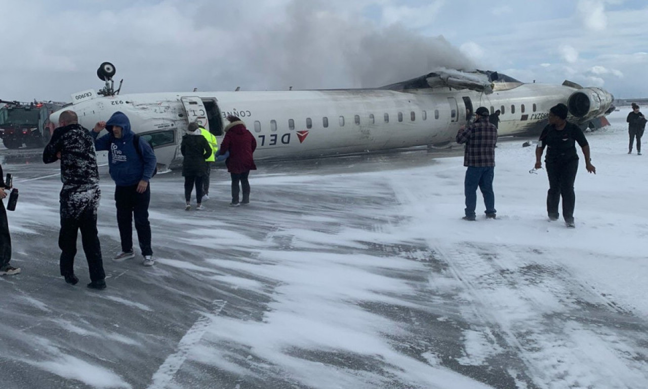 POVREĐENO OSAM PUTNIKA, MEĐU NJIMA DETE: Ovo su najnovije informacije o prevrtanju aviona na pisti!