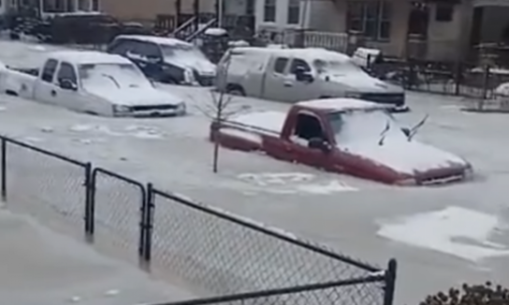 LEDENA KATASTROFA U DETROITU! Naselje poplavljeno, pa zamrznuto, kuće i kola zarobljeni u ledu (VIDEO+FOTO)