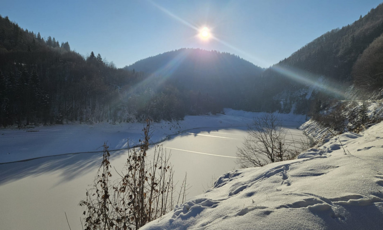 U OVOM DELU SRBIJE TEMPERATURA SE SPUSTILA DO -20! Jezero pod debelim ledom, meštani ovo ne pamte (FOTO+VIDEO)