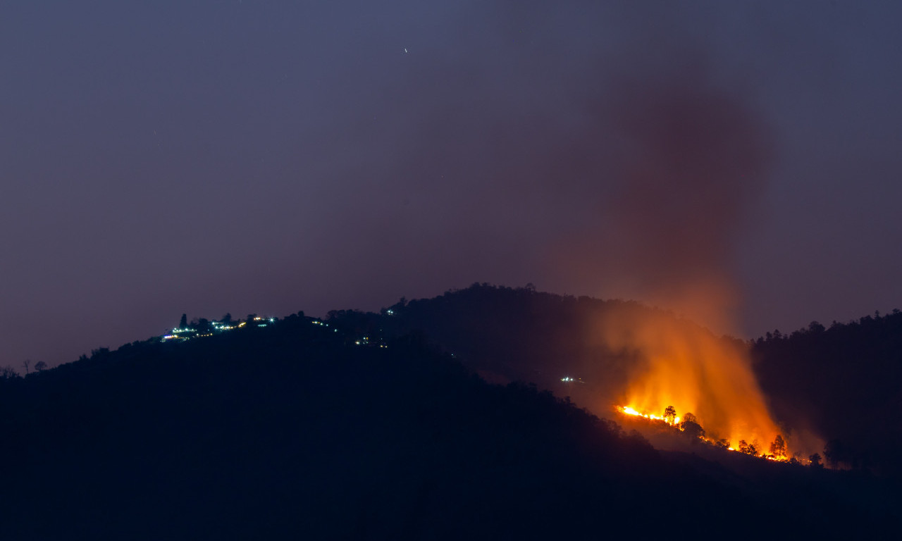 POŽAR U NOVOM PAZARU Dim se vije iznad grada (FOTO)