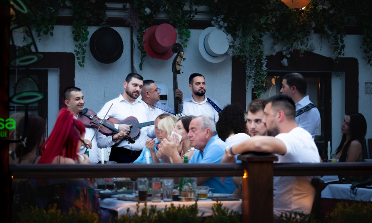 PETAK, KAFANA I PESME ZA DUŠU Spisak hitova koji će vam olakšati izbor kad stigne harmonikaš