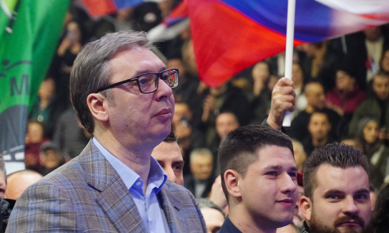 "IZ GODINE U GODINU PIJE SE SVE BOLJA RAKIJA..." Vučić pružio podršku malim kompanijama, pa oduševio snimkom (VIDEO)