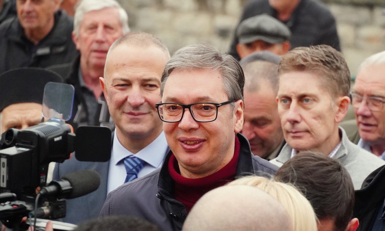 VUČIĆ NAJAVIO NOVA ULAGANJA U NEGOTIN Puna hala došla da razgovara sa predsednikom, evo kako im pomaže (VIDEO)