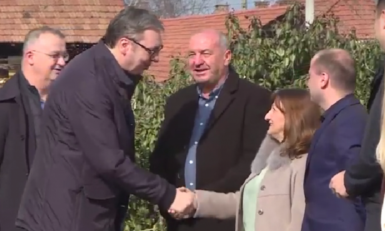 VELIČANSTVEN DOČEK VUČIĆA KOD KLADOVA Predsednik obišao vinariju "Gamanović" (VIDEO)