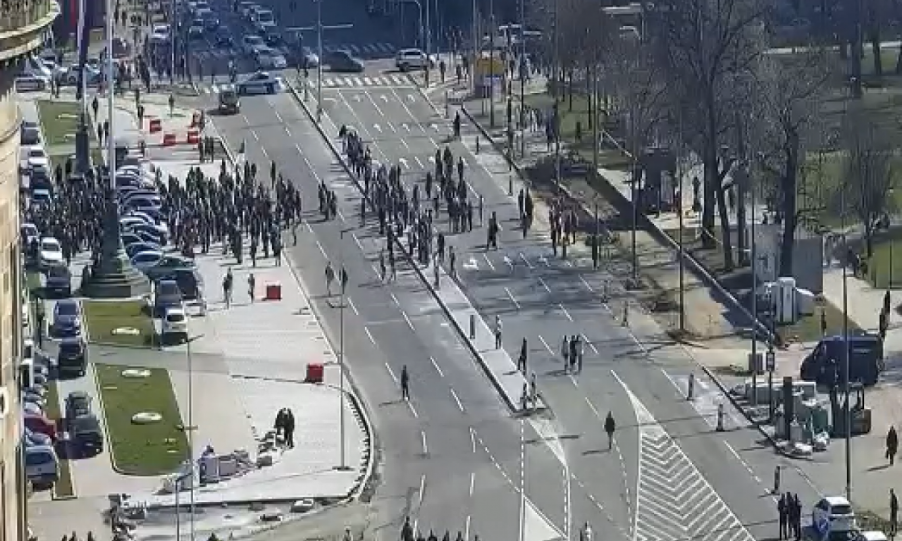 BLOKIRAN CENTAR GRADA Vozači, ovde nema prolaska! U svim ulicama u okolini Skupštine nesnosne gužve