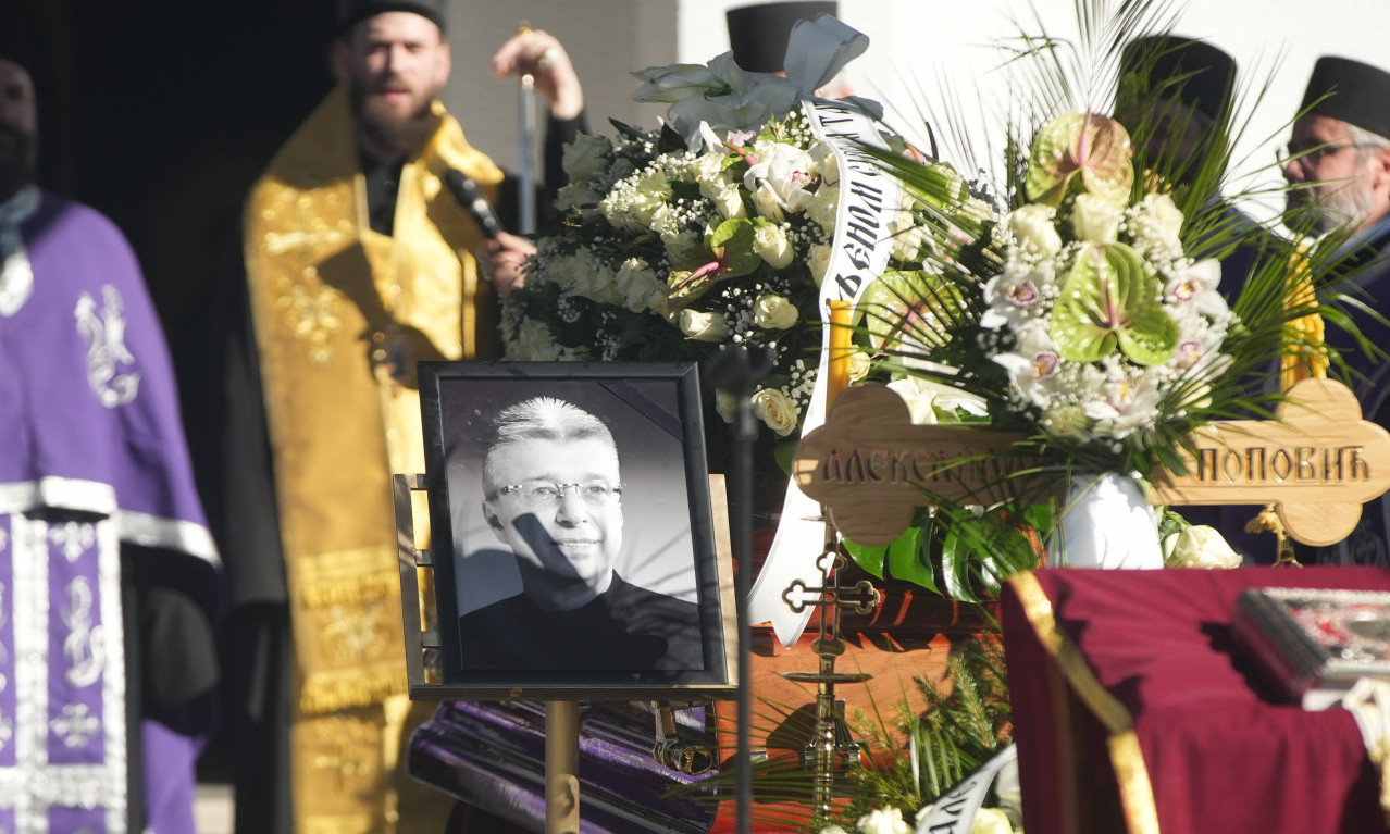 OVO SU STIHOVI PESME UZ KOJU JE SAHRANJEN SAŠA POPOVIĆ "Svirci moji, još je rano..." Mnogi su tada zaplakali