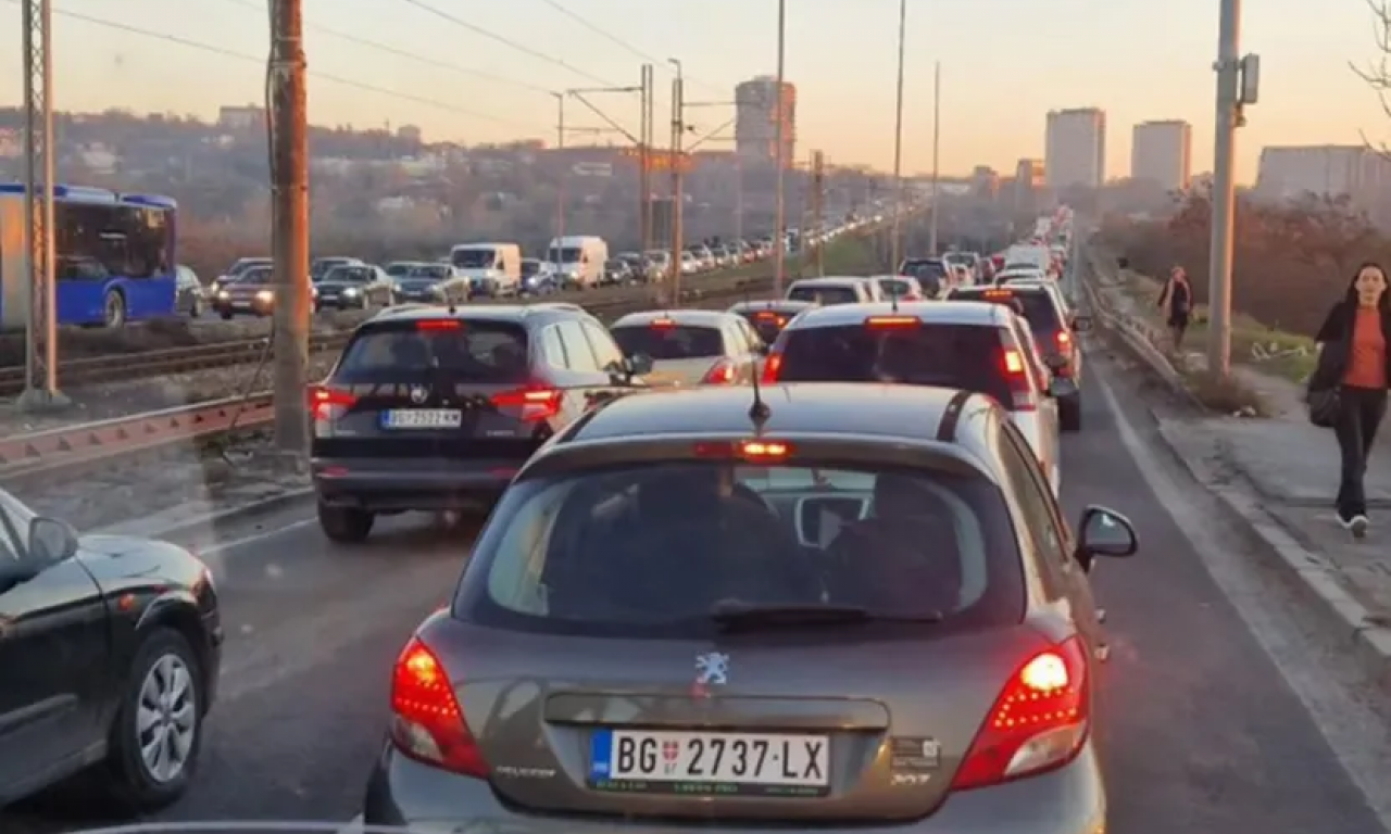 NA PANČEVCU I DALJE KOLAPS! Trenutno je gužva ka centru grada, ali i u pravcu ka Krnjači (FOTO)