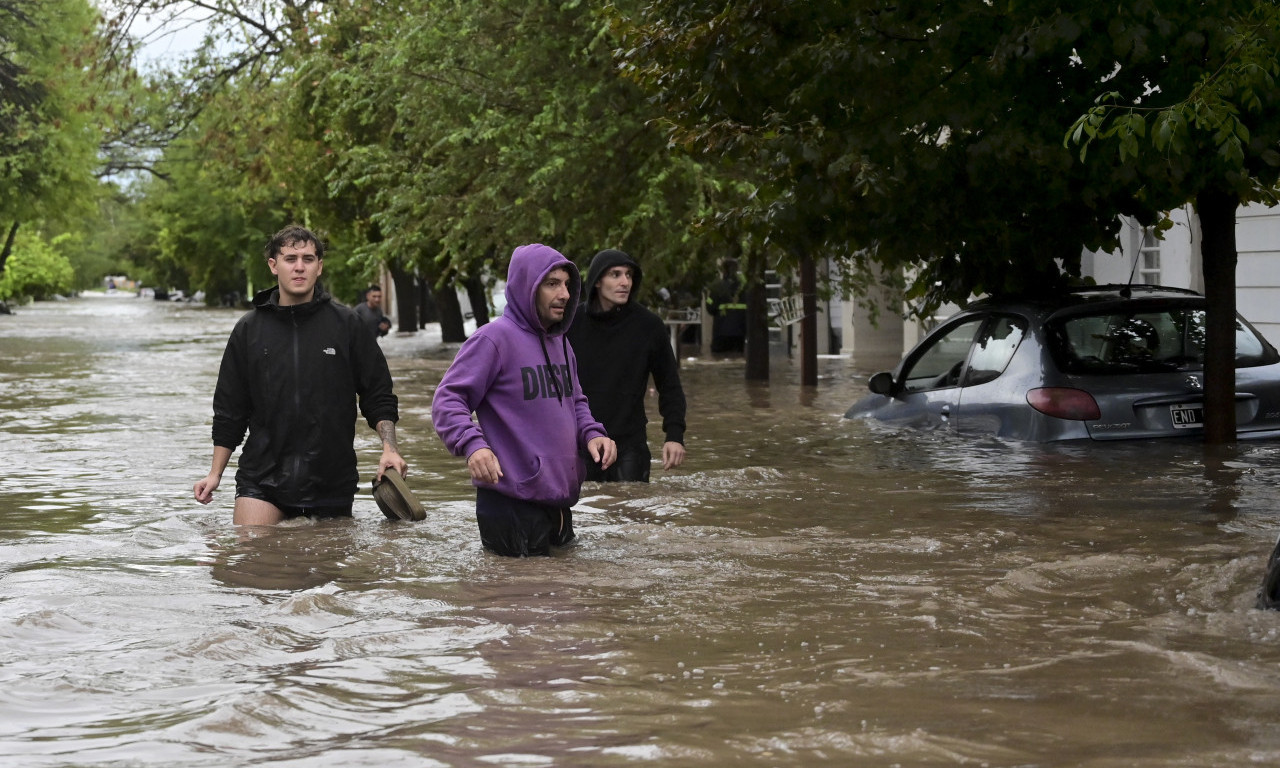 POTRESNE SLIKE IZ ARGENTINE! Oluja i poplave napravile haos, majke beže sa bebama iz bolnica, ima i mrtvih(FOTO)