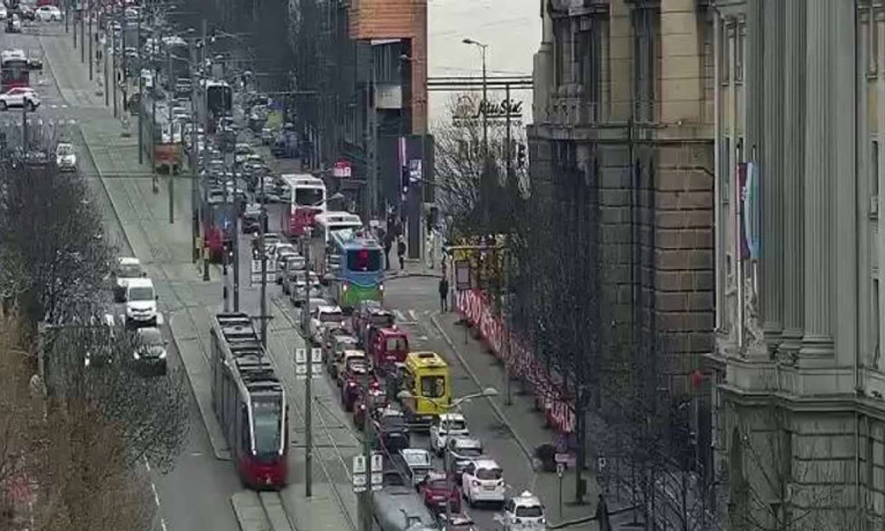 SAOBRAĆAJNI KOLAPS I ZASTOJI NA SVAKOM KORAKU! Naoružajte se strpljenjem, gužve u centru prestonice, na mostovima (FOTO)