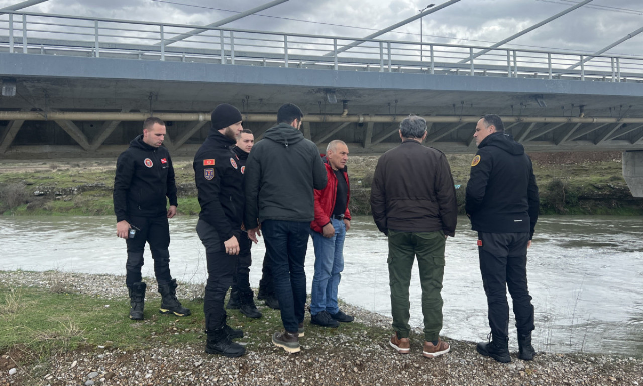 POGLEDAJTE KAKO IZGLEDA POTRAGA ZA IVANOM I NJENIM SINOM Policija, vatrogasci, ronioci - svi su na nogama! (FOTO)