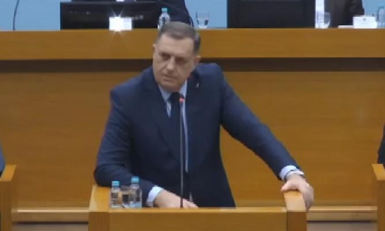 DODIK SA ZASEDANJA PORUČIO: Prvi optuženi u Srpskoj biće Kristijan Šmit, ganjaće ga kao zver