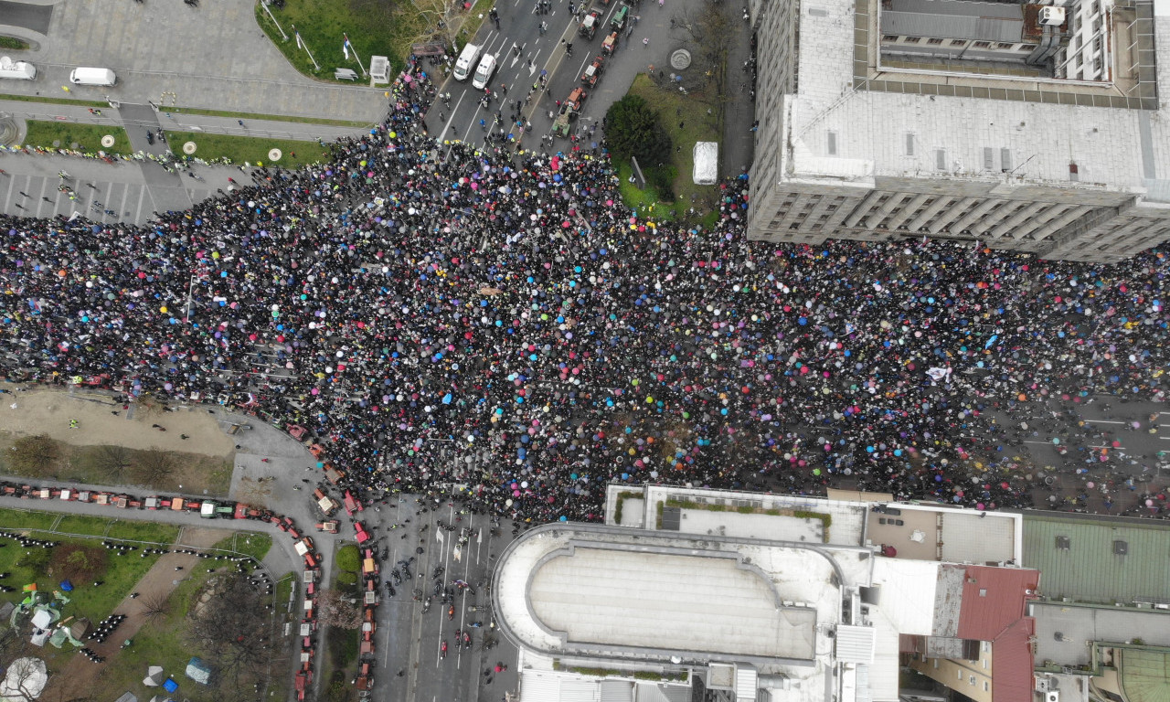 POGLEDAJTE NAJNOVIJE SLIKE SA PROTESTA Evo šta se događa (FOTO+VIDEO)