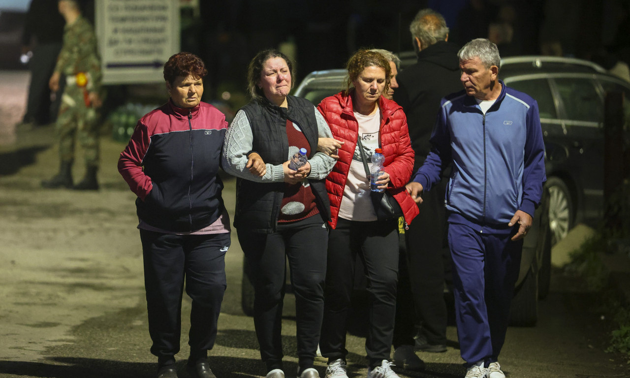 RODITELJI STRADALIH U POŽARU U KOČANIMA NAPRAVILI ŽIVI ZID ISPRED BOLNICE! Ogorčeno traže samo jedno (VIDEO+FOTO)