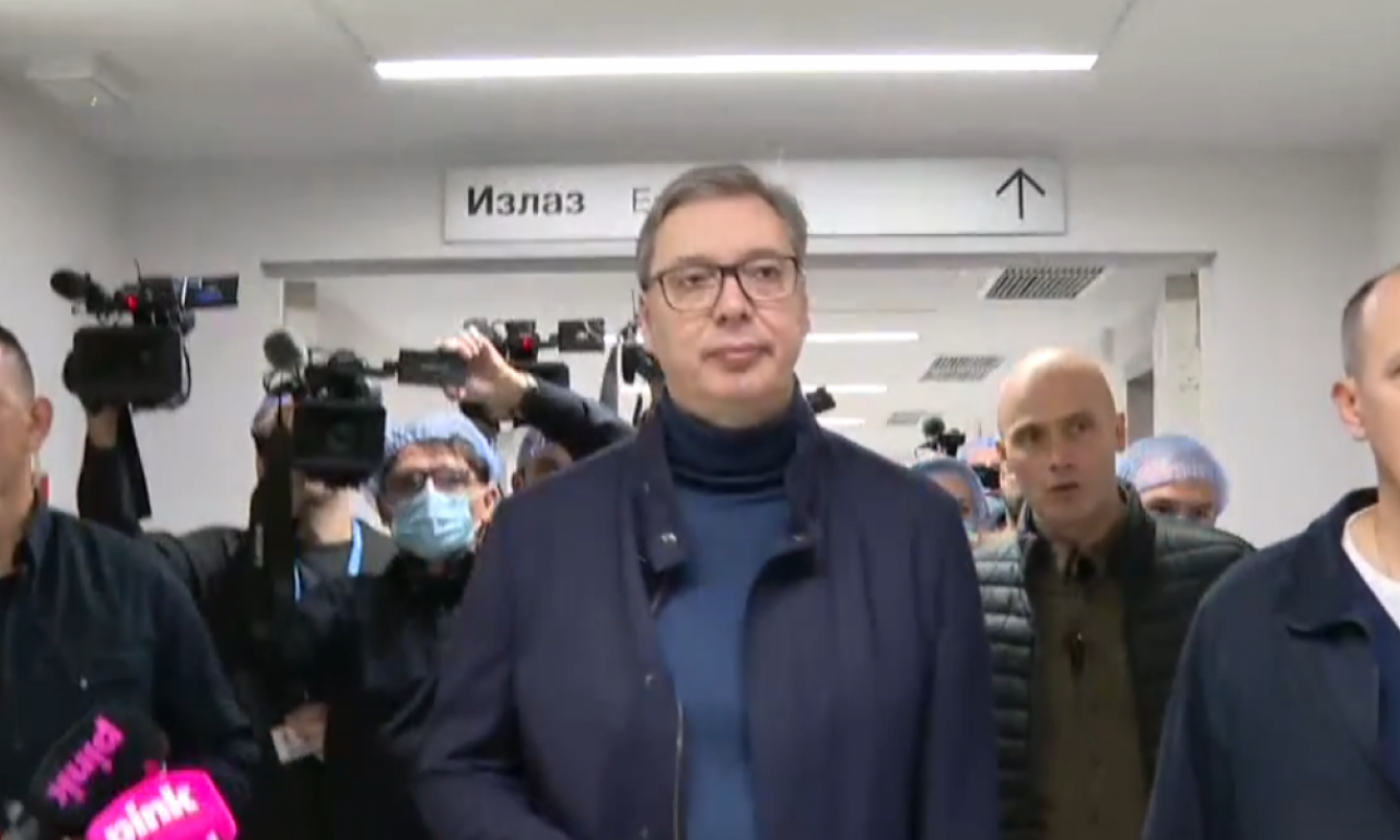 VUČIĆ U KLINIČKOM CENTRU Predsednik obilazi povređene u požaru iz Kočana