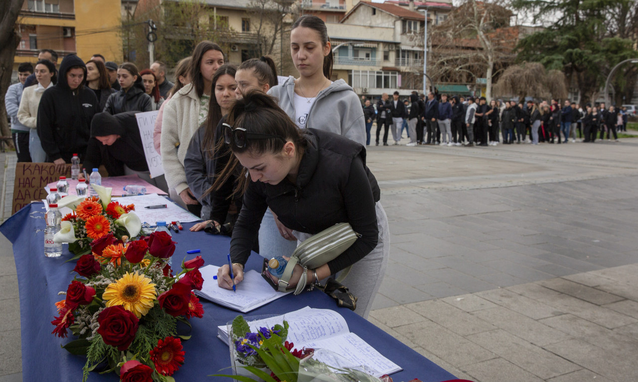 U KOČANIMA OTVORENA KNJIGA ŽALOSTI! Od sutra i u Sobranju (FOTO)