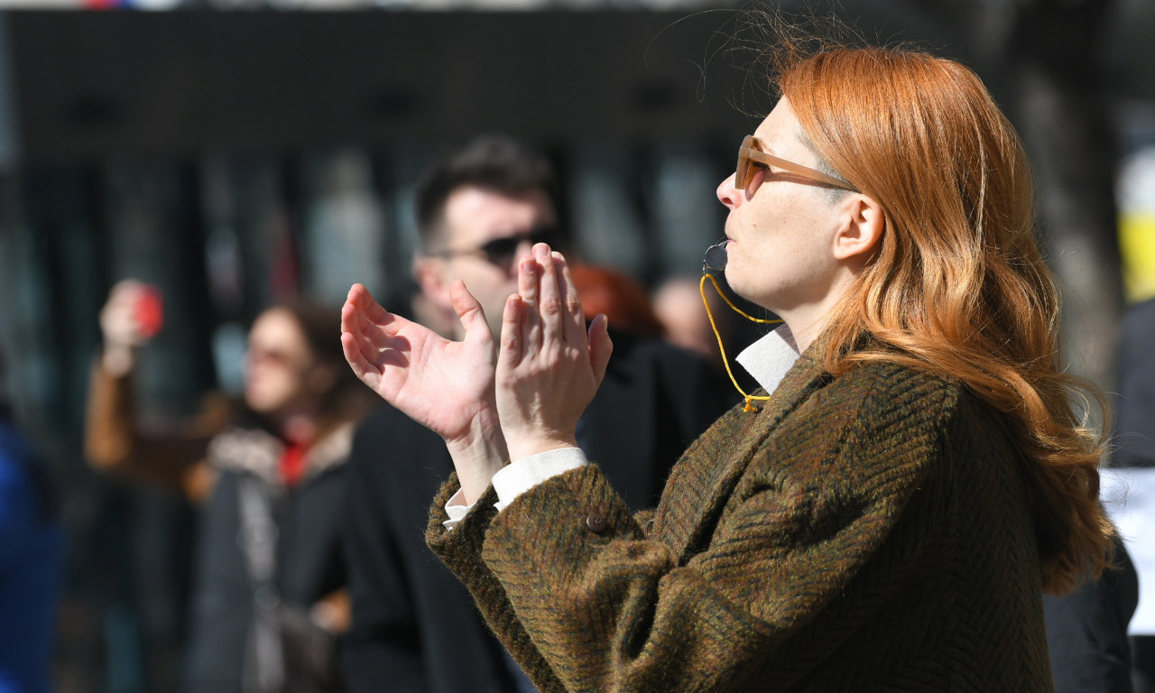 PROTEST PROSVETARA I STUDENATA Šetnja od Ministarstva prosvete do RTS-a! (FOTO)