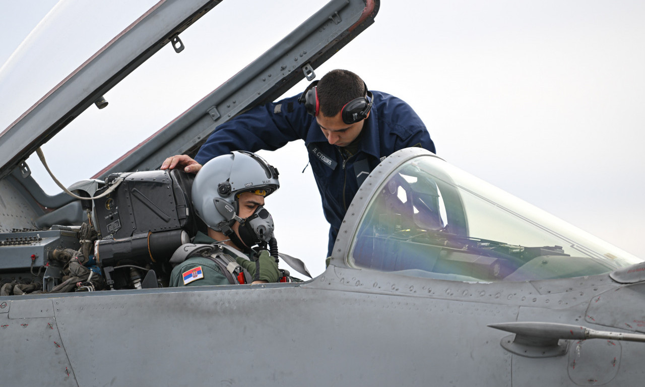 OBUKA ZA PILOTE LOVAČKE AVIJACIJE Momci i devojke, evo kako možete da se i vi prijavite (FOTO + VIDEO)