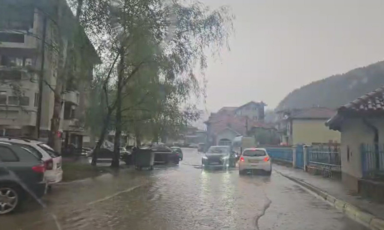NEVREME NAPRAVILO HAOS U PRIJEPOLJU Ulice pod vodom, saobraćaj otežan (FOTO)