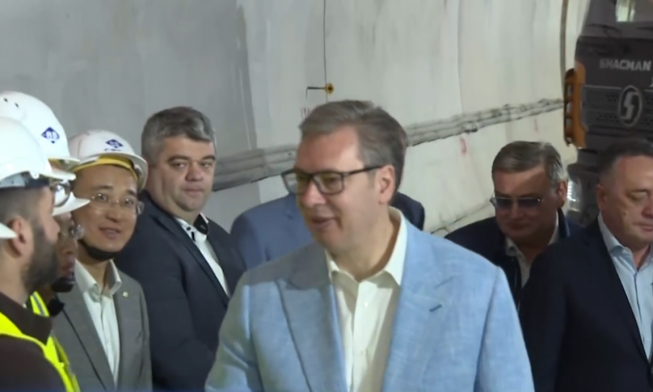 OBILAZAK RADOVA NA TUNELU "IRIŠKI VENAC" Vučić ponosan na Srbiju! (VIDEO)